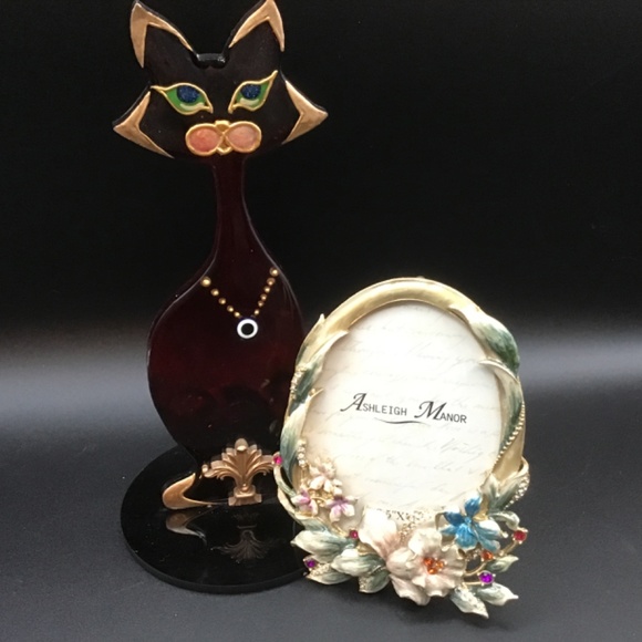 Ashleigh Manor enamelled flowers 3.5” x 5” Oval picture frame - Picture 2 of 7